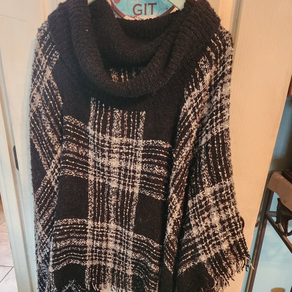 Torrid Black & White Plaid Knit Cowl Neck Ruana/Poncho One Size